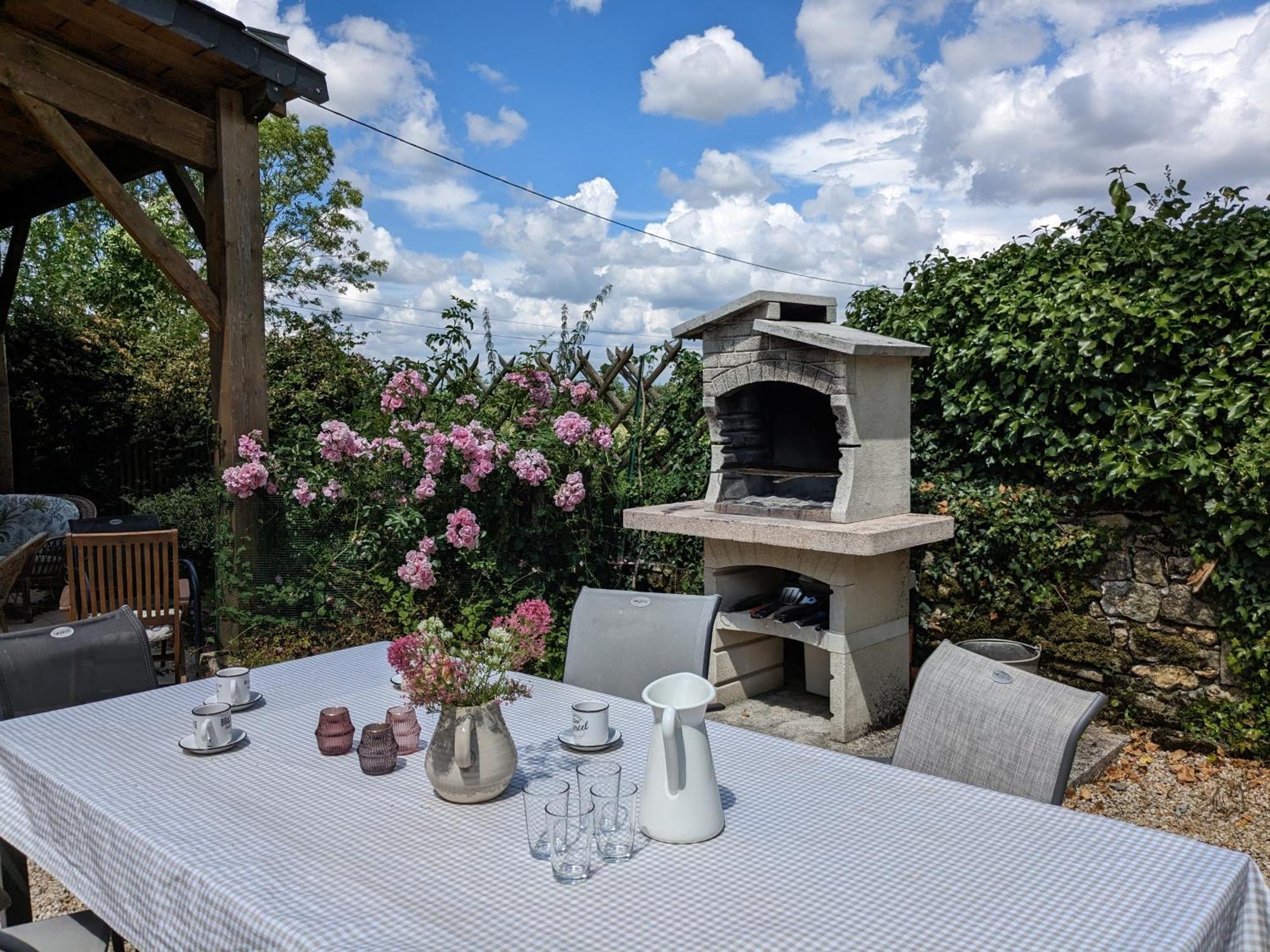 3 Self-Contained Gites With Pool And Games Room Saint-Georges-de-Noisné Exterior foto